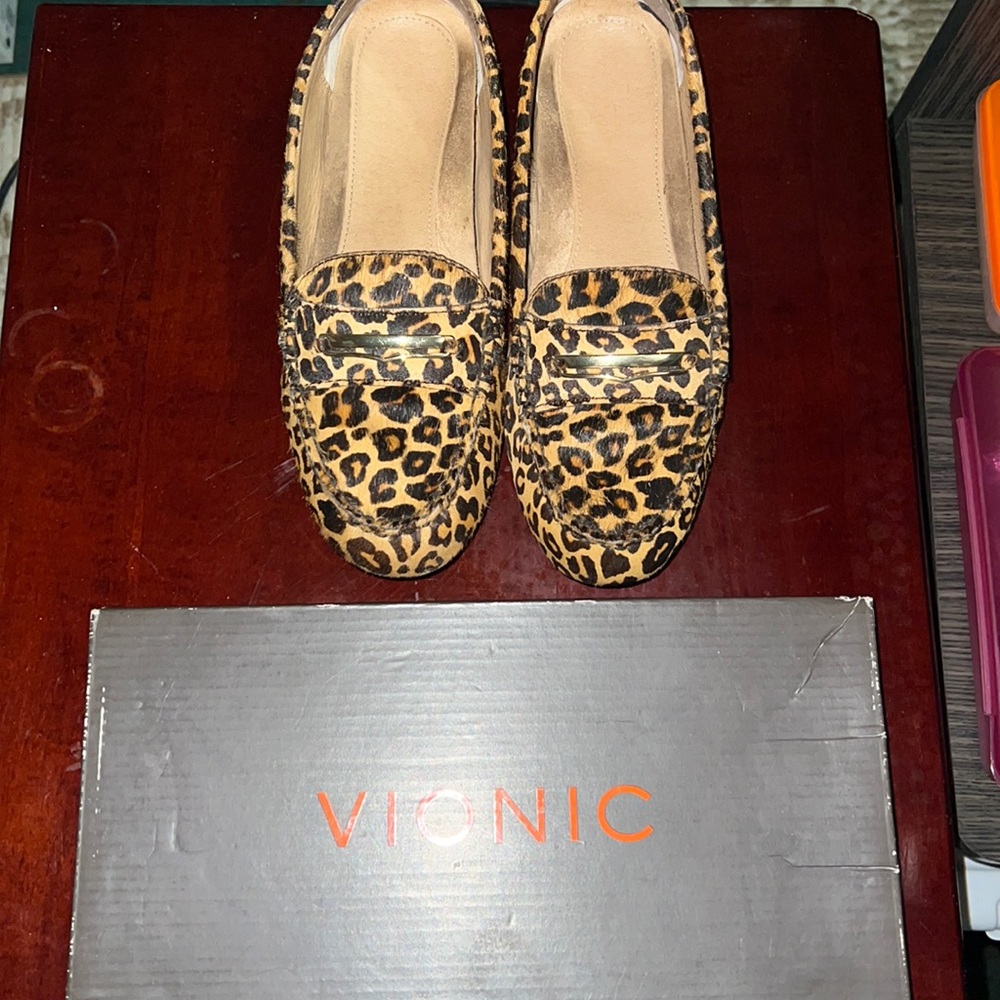 Vionic Leopard Flats